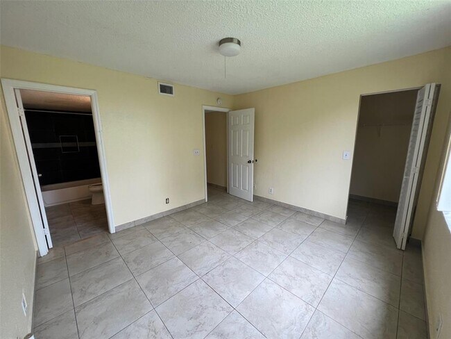 Foto del edificio - 4025 W McNab Rd
