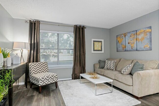Foto del edificio - Artwood Apartment Homes