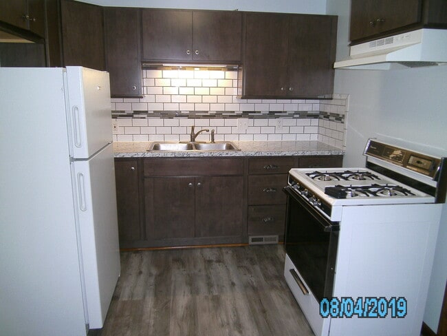 Building Photo - 1668 Hyde Park Ave