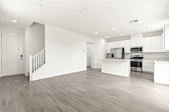 Building Photo - 10146 Glen Aulin St