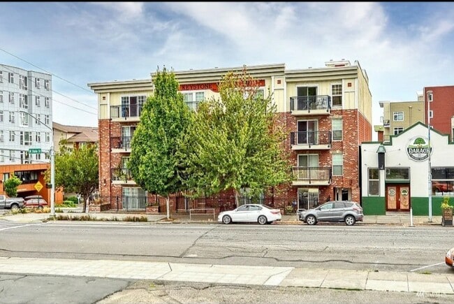 Building Photo - 1001 N State St