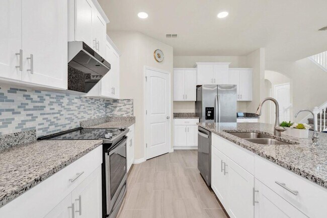 Building Photo - Perfect Home waiting for you! FULLY FURNISHED!