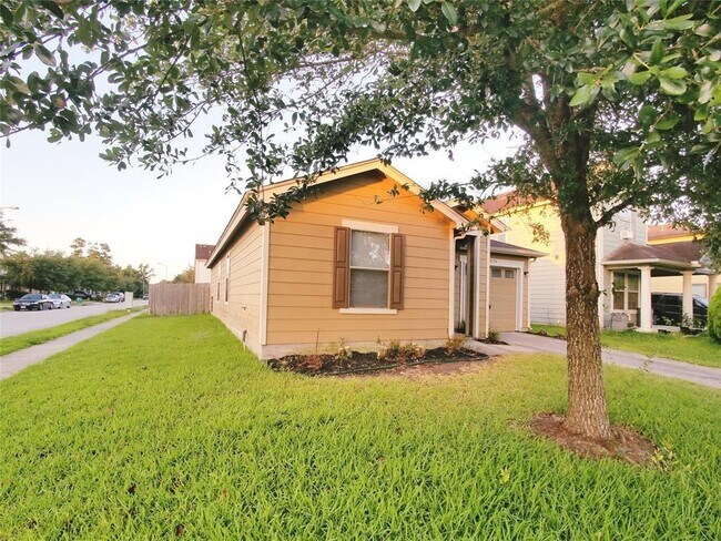 Foto del edificio - 8138 Forest Glen Dr
