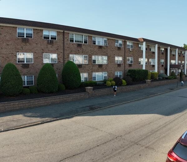 Building Photo - 259-279 40th St