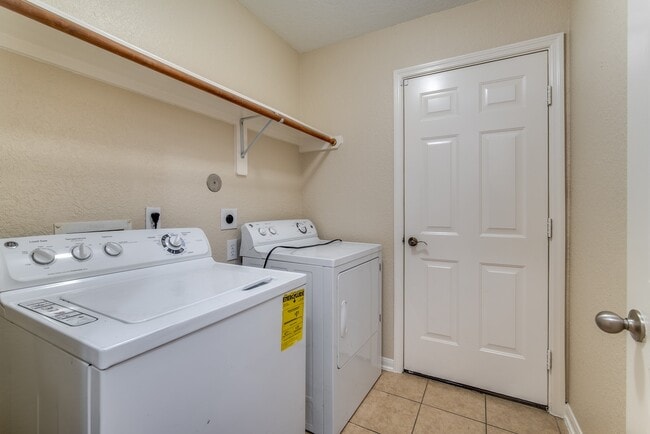 Foto del edificio - 8442 Rollins Bend Ln