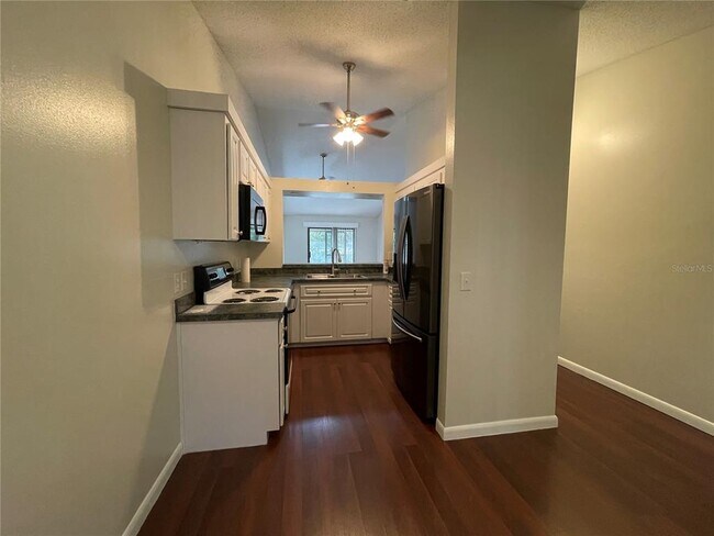 Foto del edificio - 501 Whispering Pines Blvd