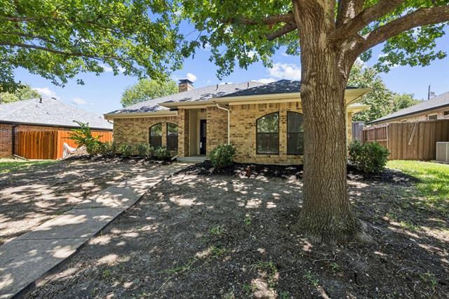 Foto del edificio - 703 Stoneybrook Dr