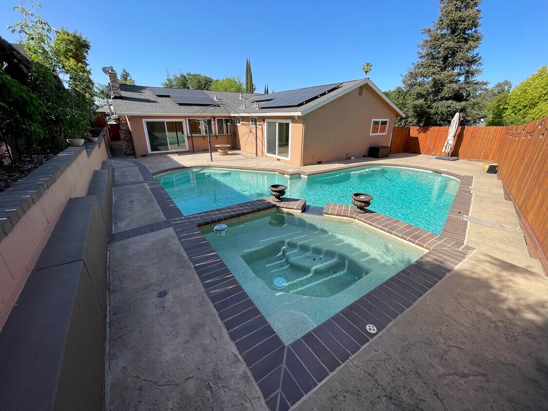 Foto principal - 480 Sandstone Dr