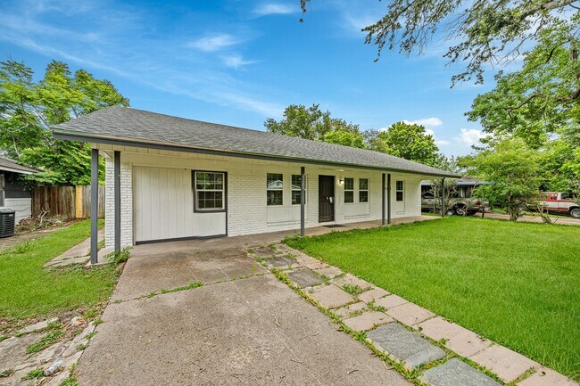 Building Photo - 5859 Flamingo Dr
