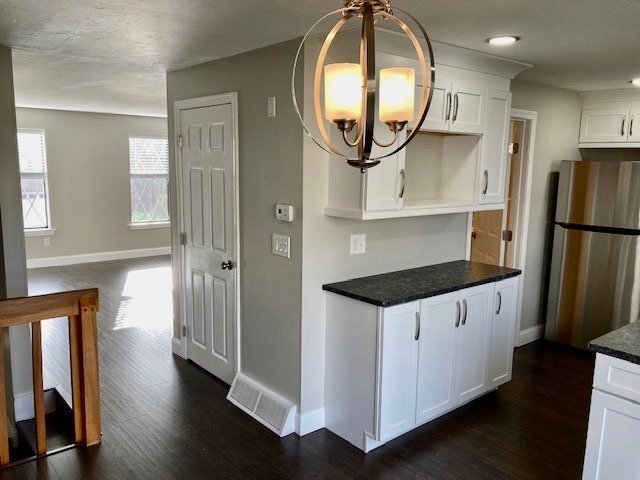 Building Photo - 5 Burberry Ct