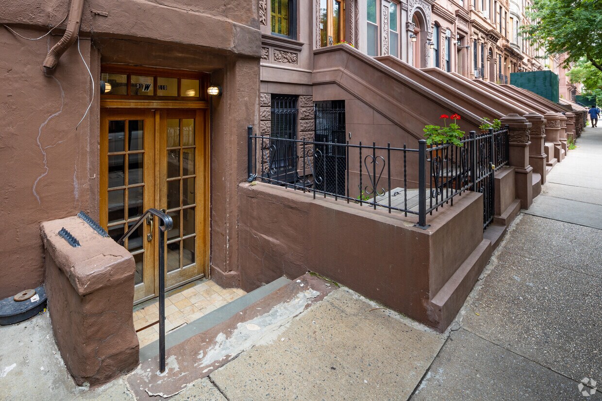 Building Photo - 91 W 119th St