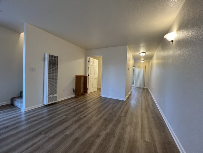 Building Photo - 1598 Railroad Dr
