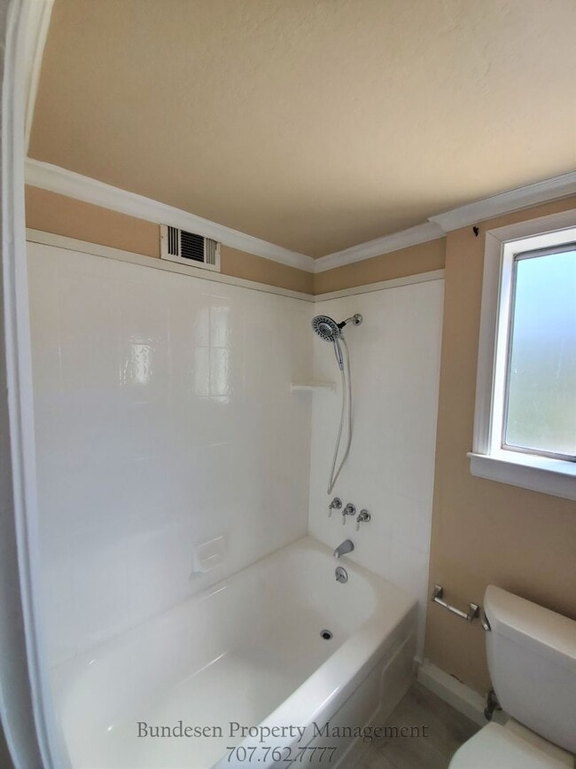 Building Photo - 3048 Yulupa Ave