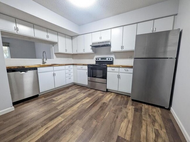 Foto del edificio - 410 E 15th St