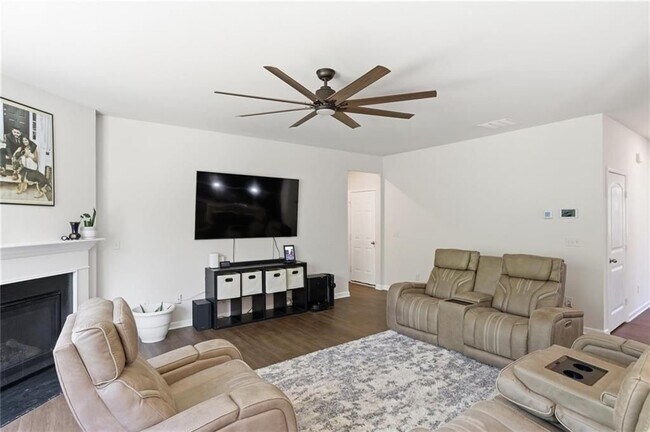 Foto del edificio - 296 Maple Brook Dr