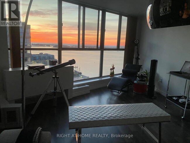 Building Photo - 270 Queens Quay W