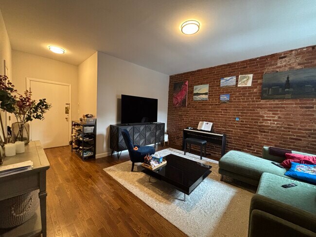 Building Photo - 17 Stearns Rd