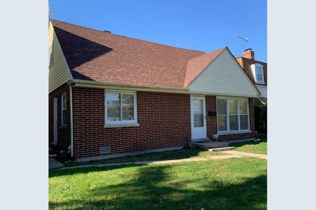Building Photo - 16122 Wolcott Ave