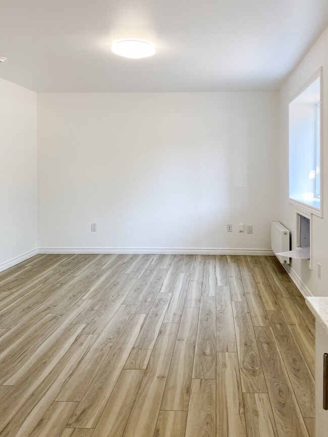 Building Photo - 630 Cummings Ave