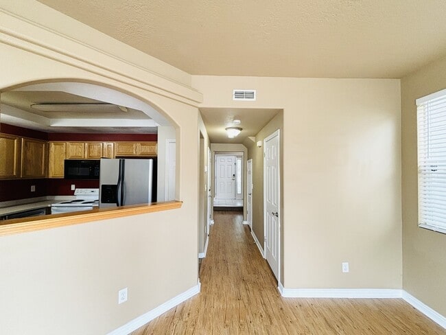 Building Photo - 14240 Daisyfield Dr