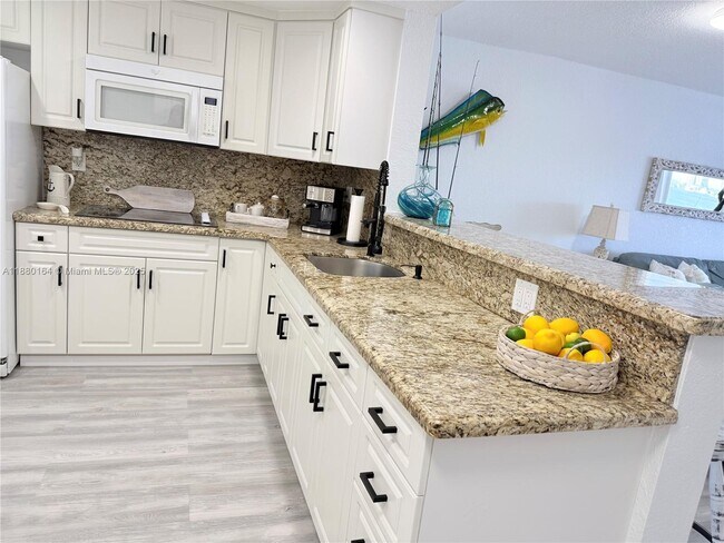 Foto del edificio - 4000 NE 170th St