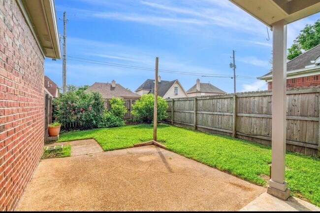 Building Photo - 772 Breeze Way