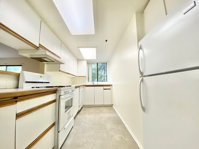 Building Photo - 1255 Midvale Ave