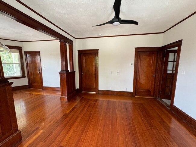 Building Photo - 459 Eaton St