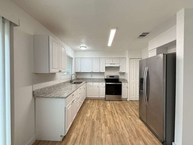 Foto del edificio - 7318 Glen Trail