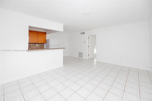 Building Photo - 1060 NE 78th St
