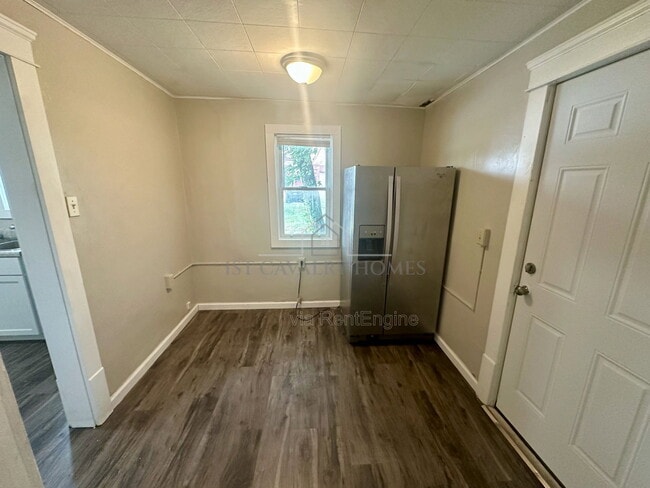 Building Photo - 555 Lumiere St
