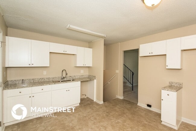 Building Photo - 6090 Graceland Cir