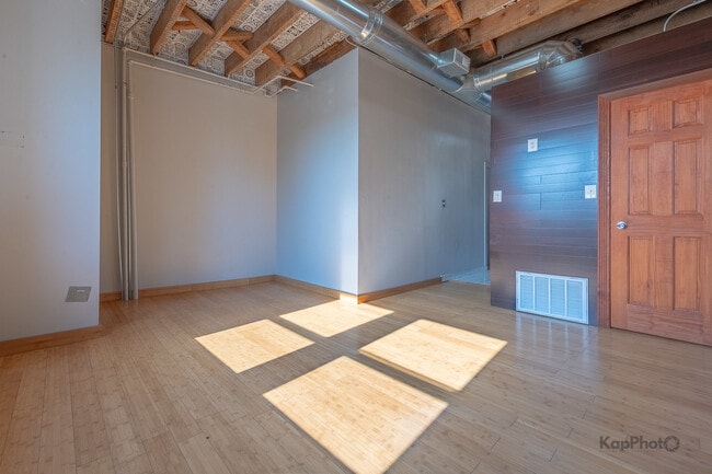 Foto del edificio - 2504 S Blue Island Ave