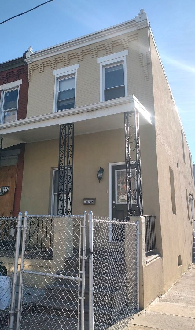 Photo - Ludlow St 5578 Apartment