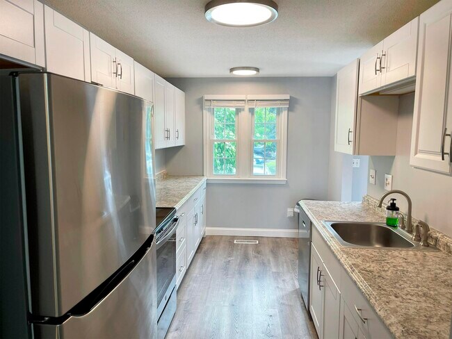 Building Photo - 626 Fox Hollow Way
