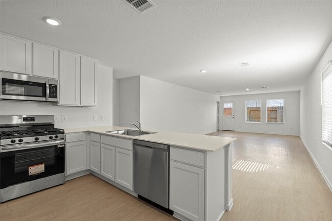 Building Photo - 16854 Great Highlands Dr