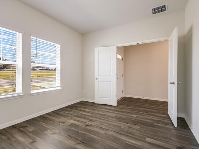 Building Photo - 1345 Longhorn Ranch Dr