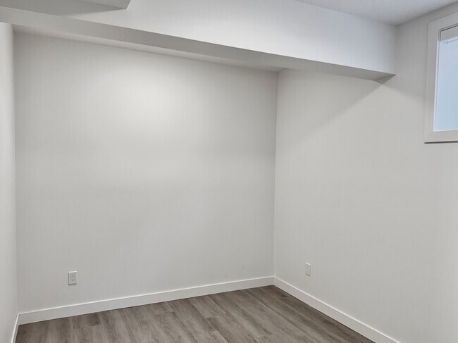 Building Photo - 9938 162 St NW