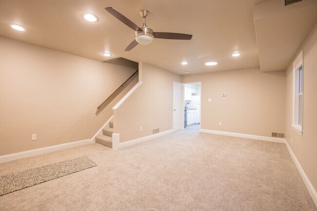 Foto del edificio - Newly Renovated 3 BR/1 BA Semi-Detached Ho...
