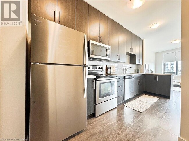 Photo du bâtiment - 690 King St W