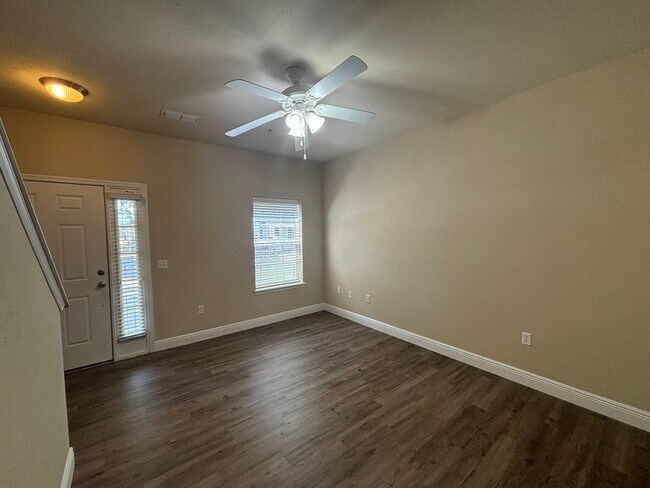 Building Photo - Chase Hollow #95 - Pet Friendly!