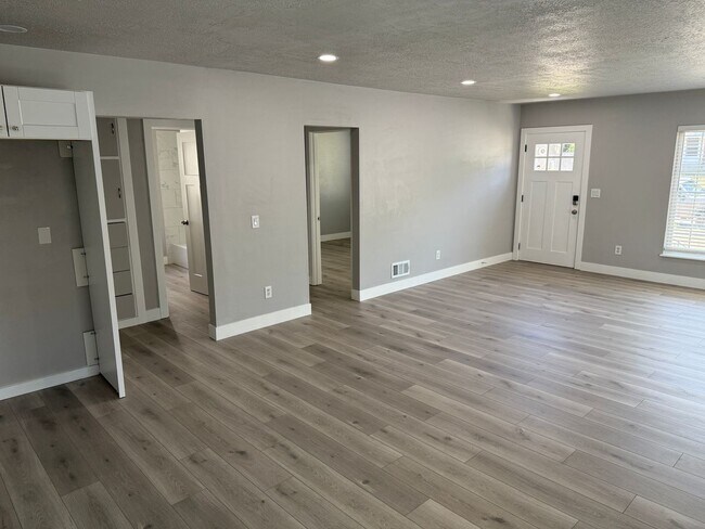 Foto del edificio - Newly renovated 4 bedroom home!