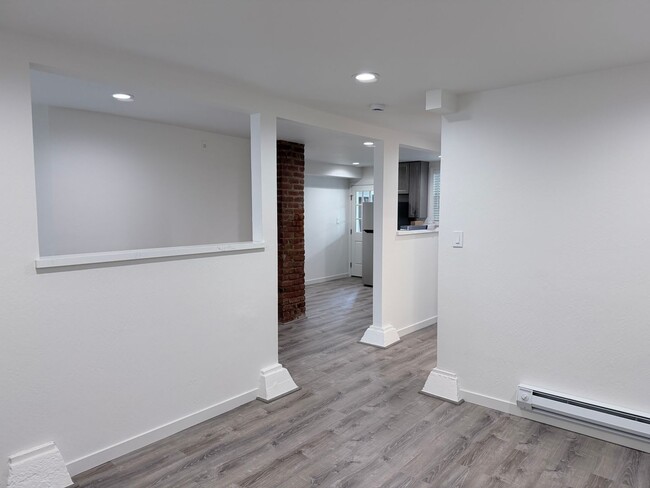 Building Photo - M112