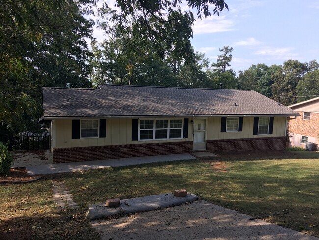 Building Photo - Large House in Rosemont Park $1,195