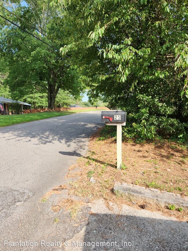 Building Photo - 3 br, 1.5 bath House - 25 Sheraton Way , SE