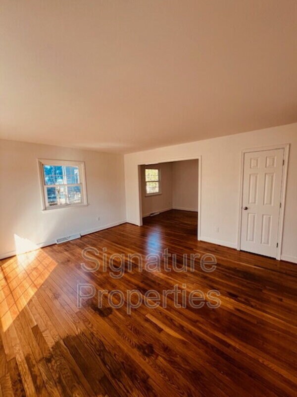 Foto del edificio - 211 Deerfield Dr