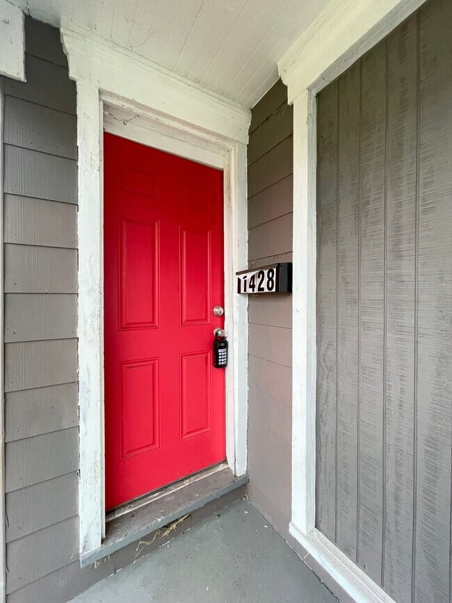 Building Photo - Xenia Duo! **Move In Special - $75 Gift Ca...