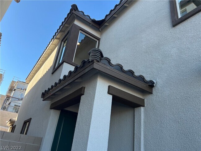 Building Photo - 2375 Ridgeline Wash St