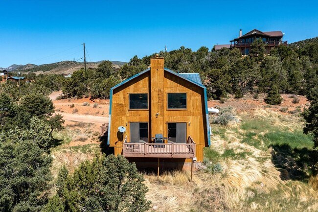 Building Photo - PRICE JUST REDUCED!! Cozy Home in Central!...