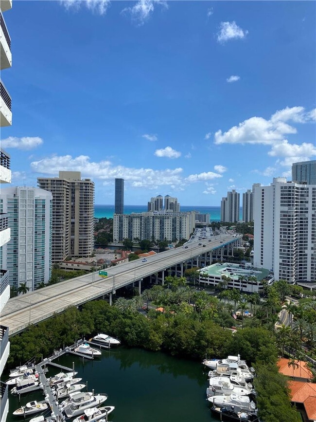 Foto del edificio - 3500 Mystic Pointe Dr